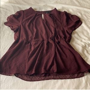 Flutter sleeve cinched waist .